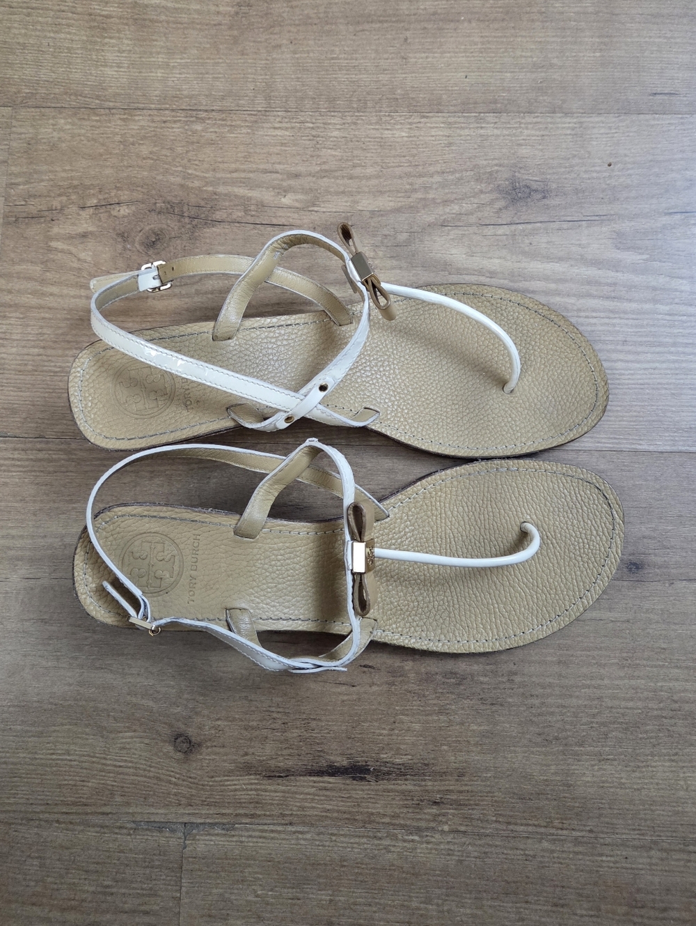 Tory Burch Kailey Wedge Thong Bow Logo Sandals - Picture 6 of 12